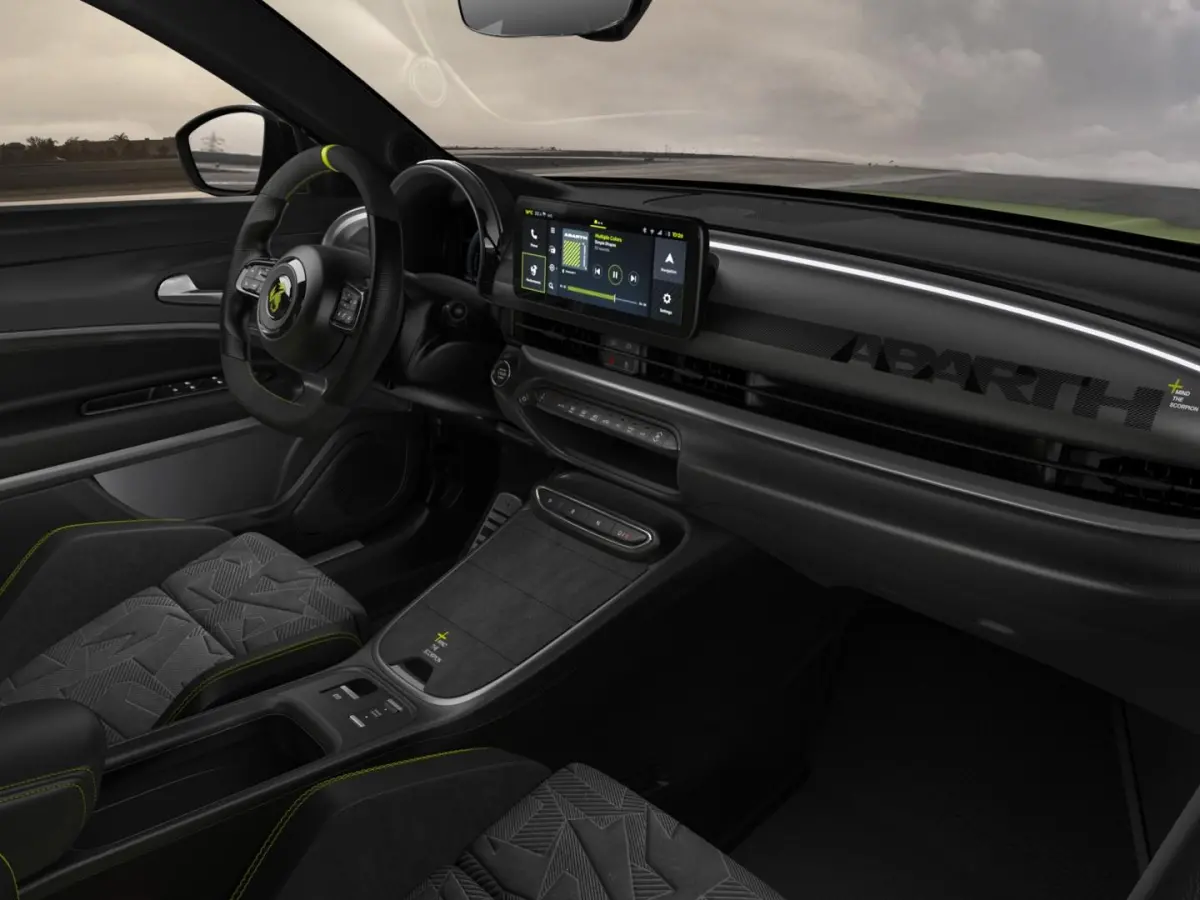 Competizione 54 kWh | Clima | Adapt. Cruise | Alcantara | Camera | Apple Carplay | Elektr. A-Klep | BSM | Keyless| 20" | Sperdifferentieel | Winter Pack
