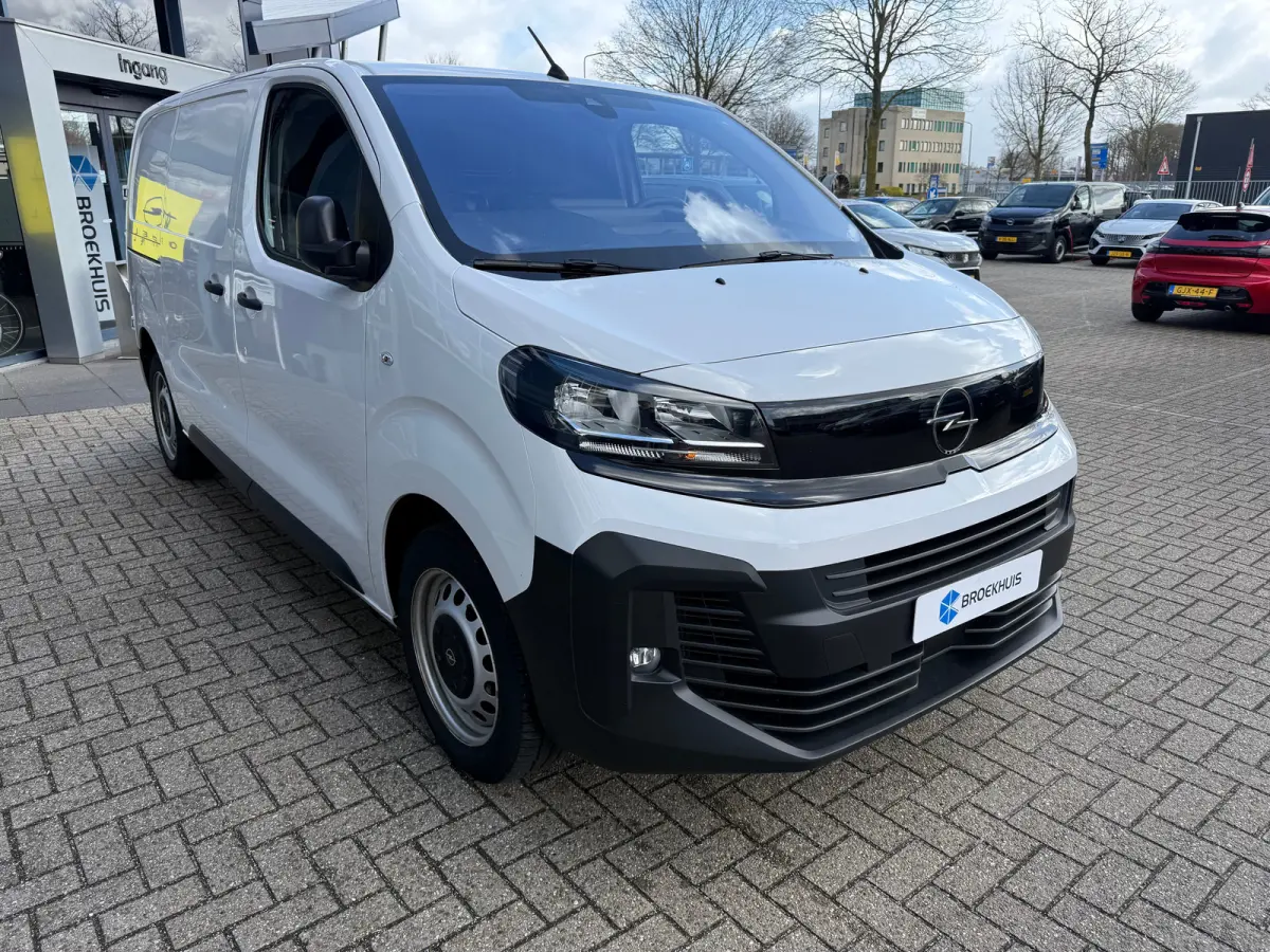 2.0 Diesel 145 L2 | 3 Zitplaatsen | Camera | Voorstoelen & Stuur Verwarmd | Cruise | DAB |