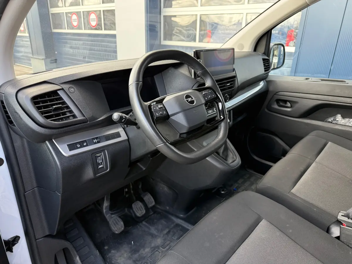 2.0 Diesel 145 L2 | 3 Zitplaatsen | Camera | Voorstoelen & Stuur Verwarmd | Cruise | DAB |