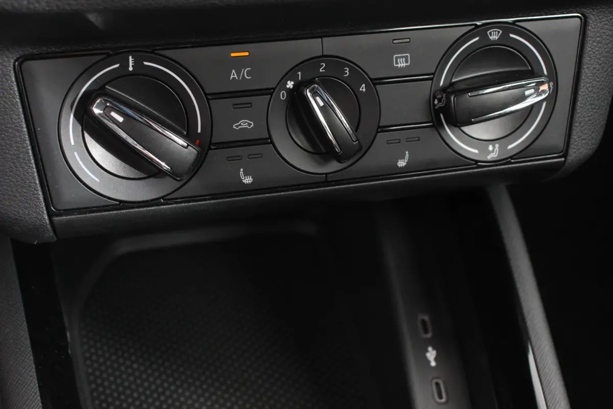 1.0 TSI 110pk DSG Dynamic Navigatie Apple Carplay/Android Auto Camera Adaptive Cruise Control Stoelverwarming Ledverlichting