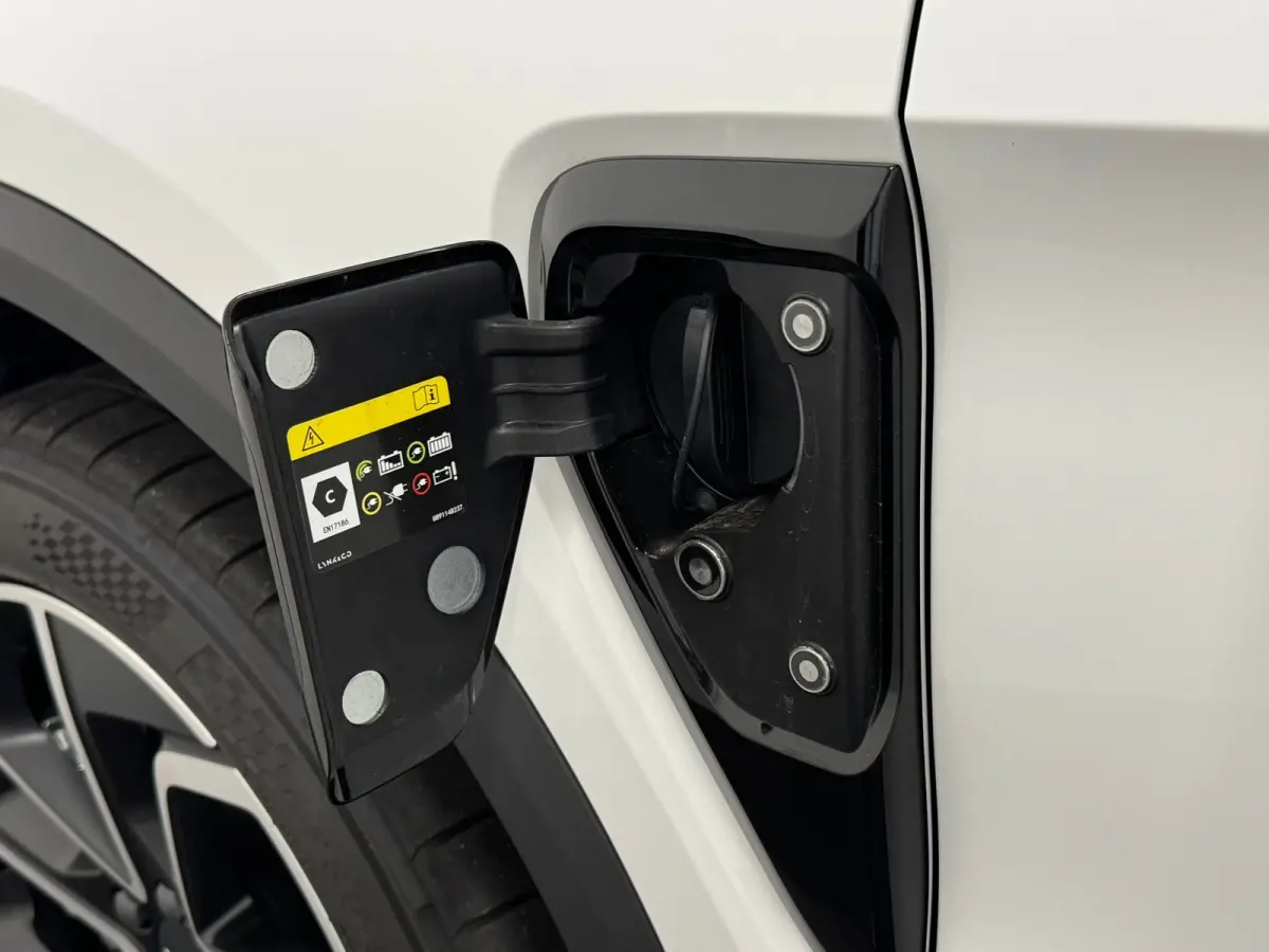 Core | Stoelverwarming |Parkeercamera | Apple Carplay/Android Auto|