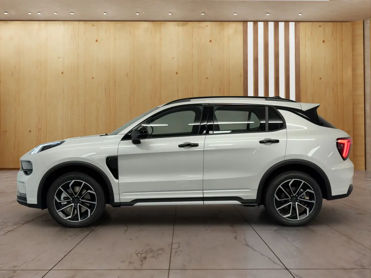 Core | Stoelverwarming | Parkeercamera | Apple Carplay/Android Auto |
