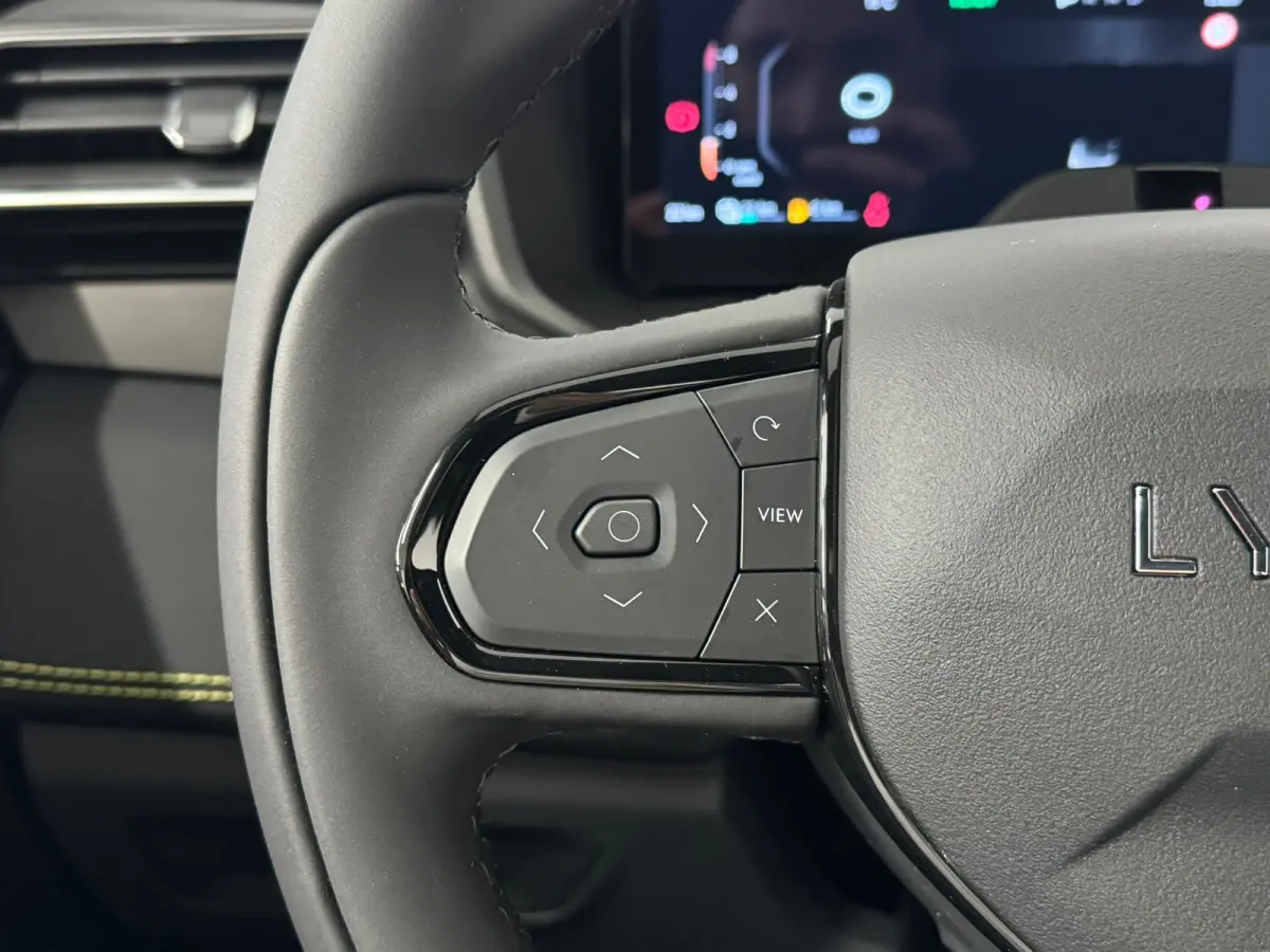 Core | Stoelverwarming |Parkeercamera | Apple Carplay/Android Auto|