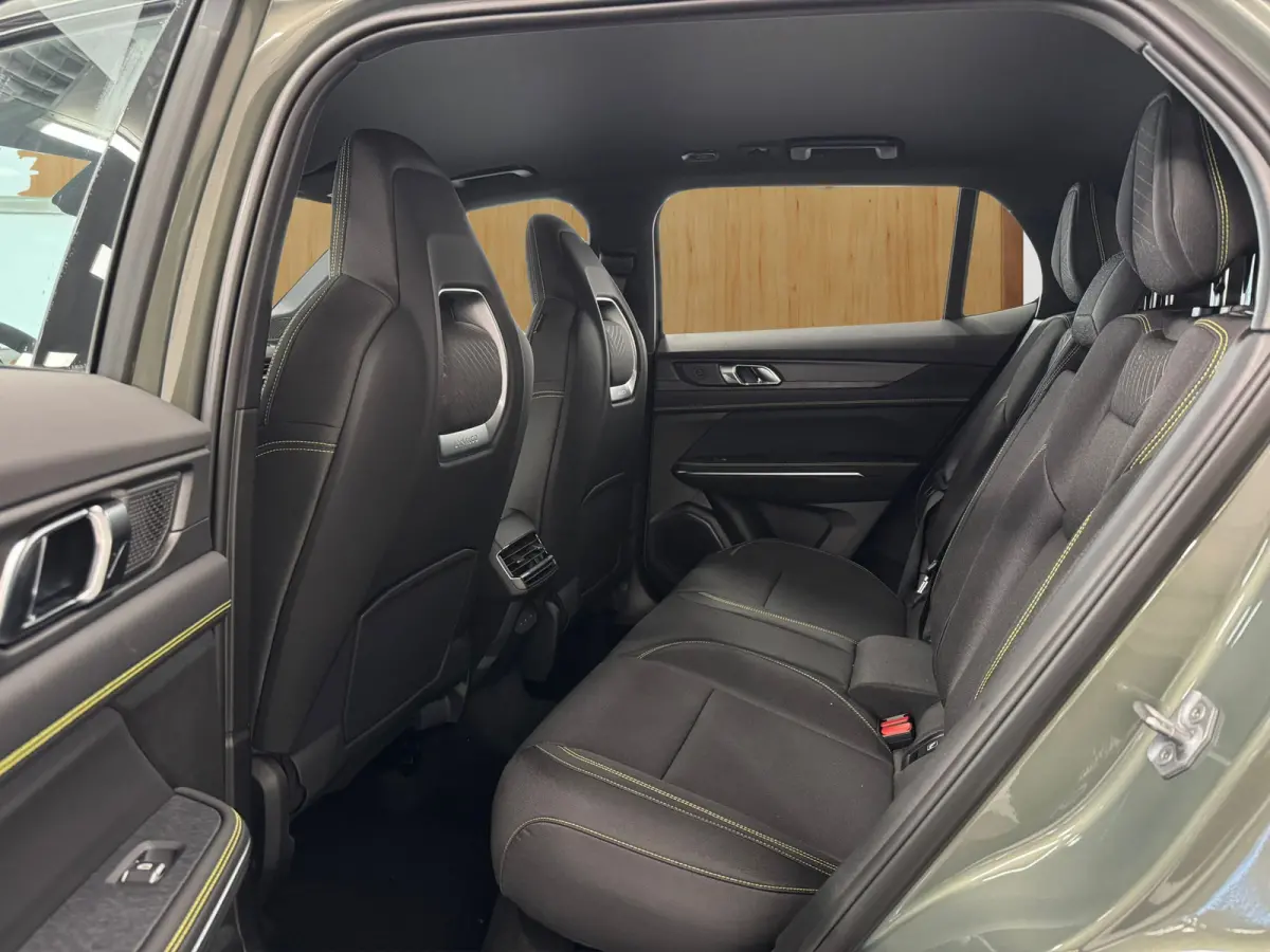 Core | Stoelverwarming |Parkeercamera | Apple Carplay/Android Auto|