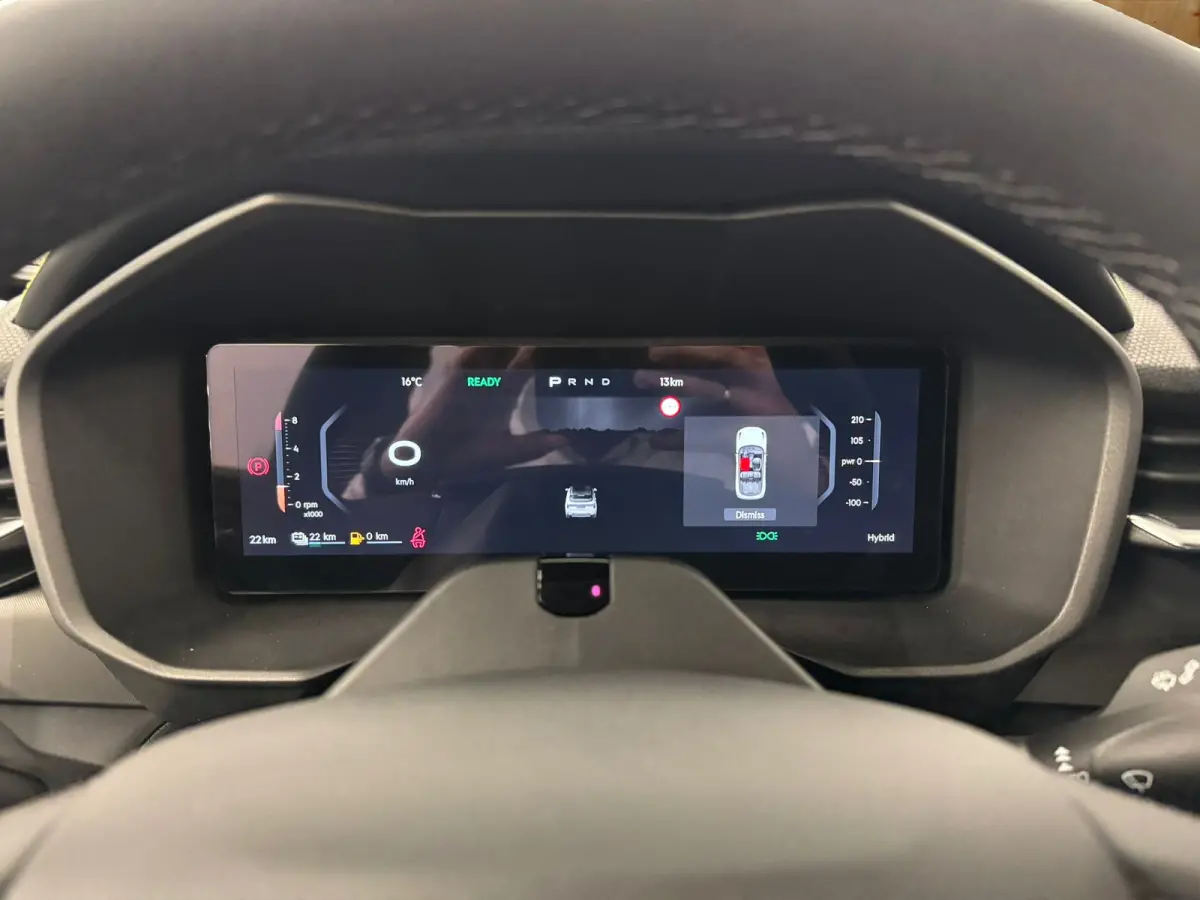 Core | Stoelverwarming |Parkeercamera | Apple Carplay/Android Auto|