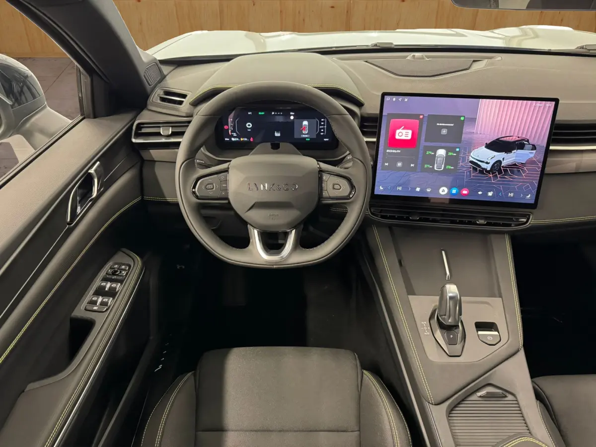 Core | Stoelverwarming |Parkeercamera | Apple Carplay/Android Auto|