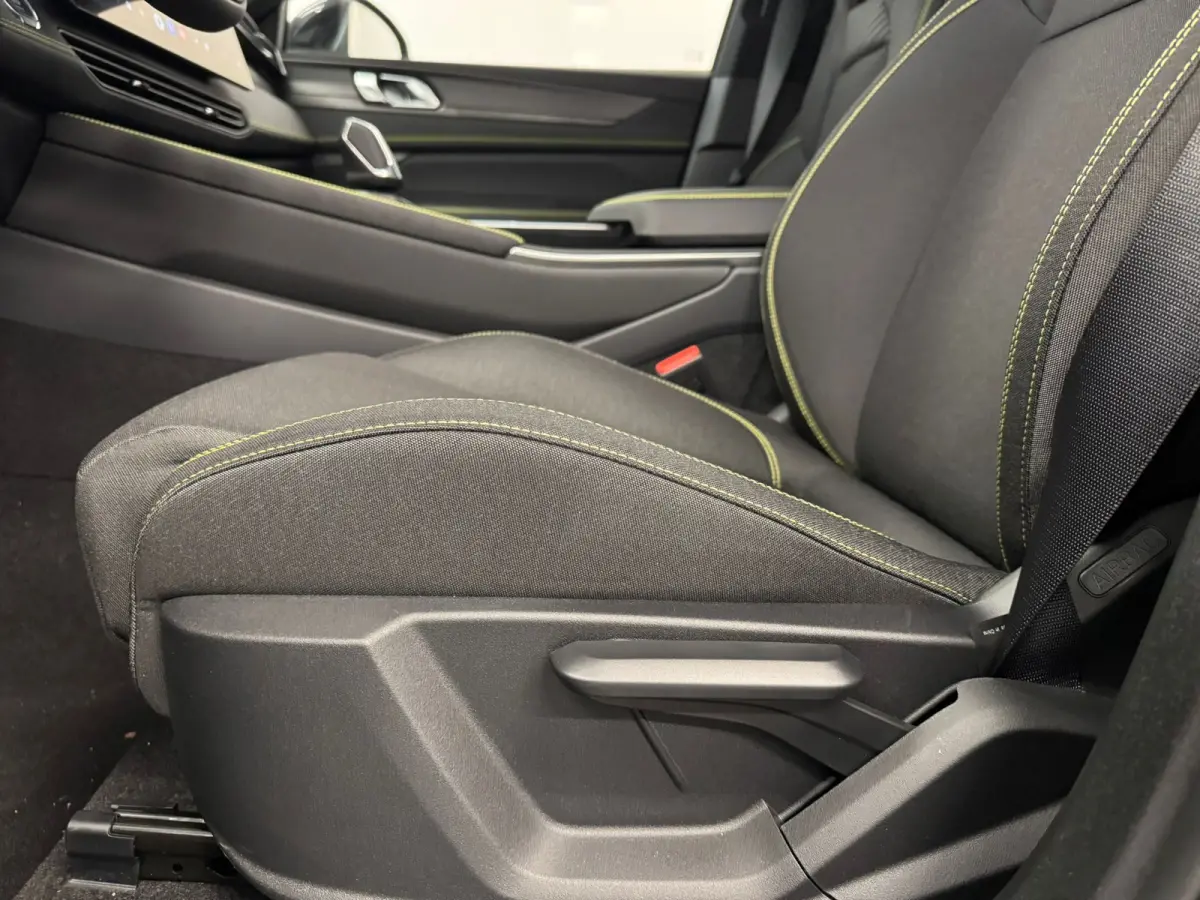 Core | Stoelverwarming |Parkeercamera | Apple Carplay/Android Auto|