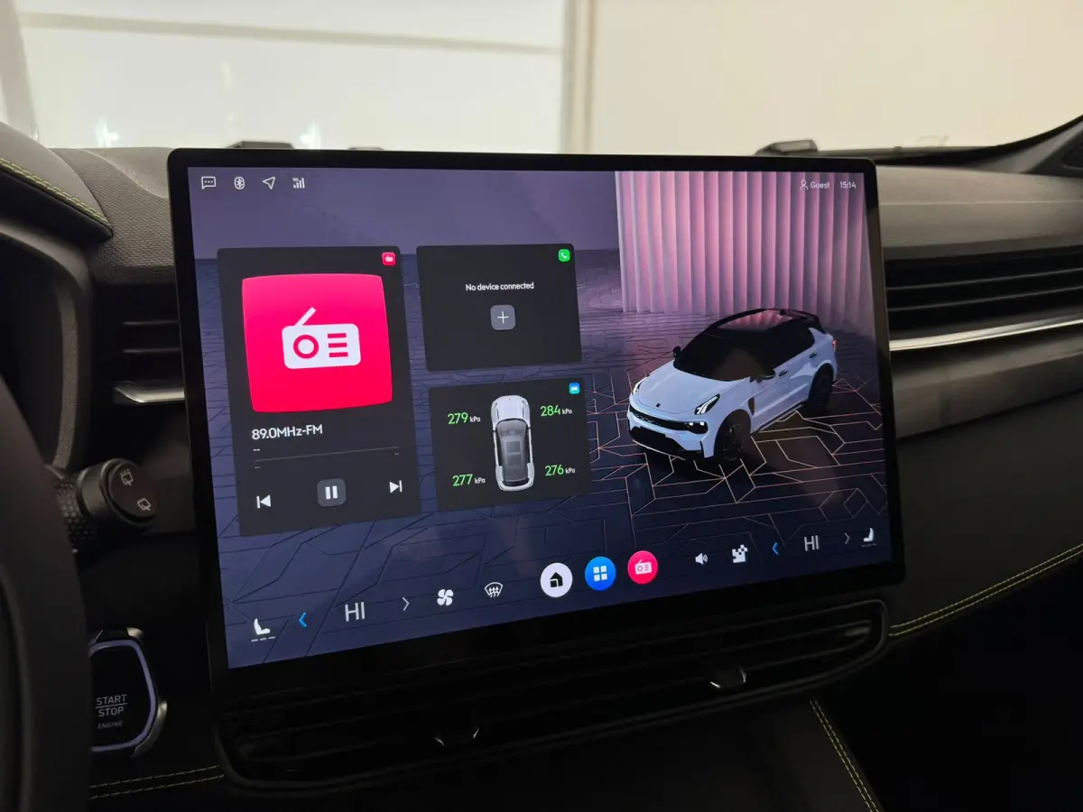 Core | Stoelverwarming | Parkeercamera | Apple Carplay/Android Auto |