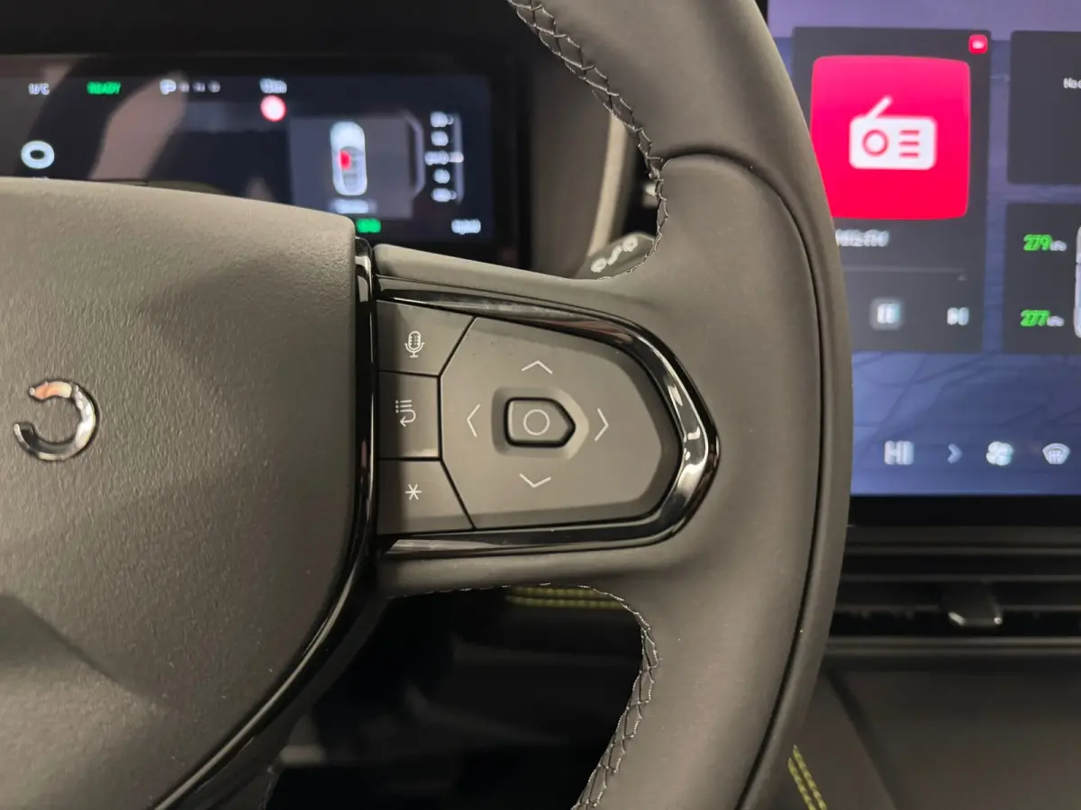 Core | Stoelverwarming | Parkeercamera | Apple Carplay/Android Auto |