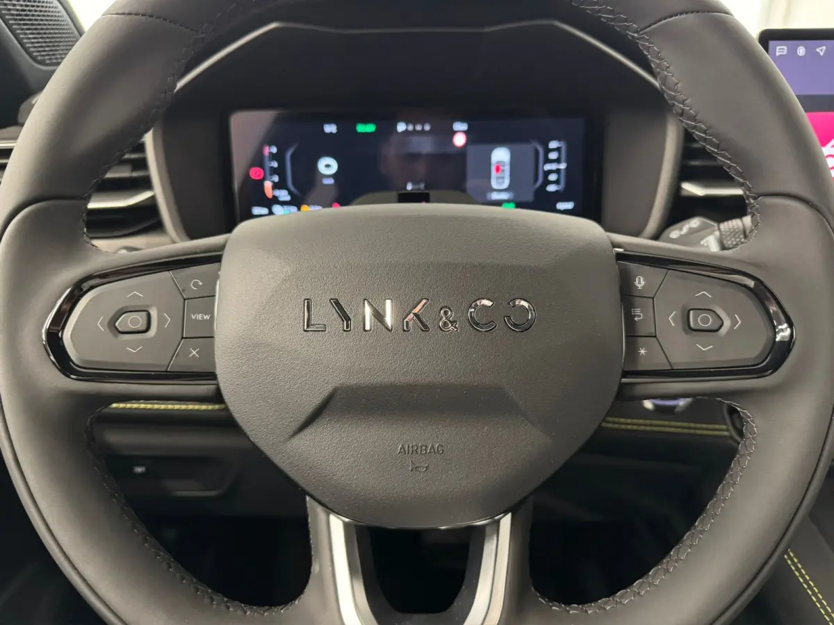 Core | Stoelverwarming | Parkeercamera | Apple Carplay/Android Auto |