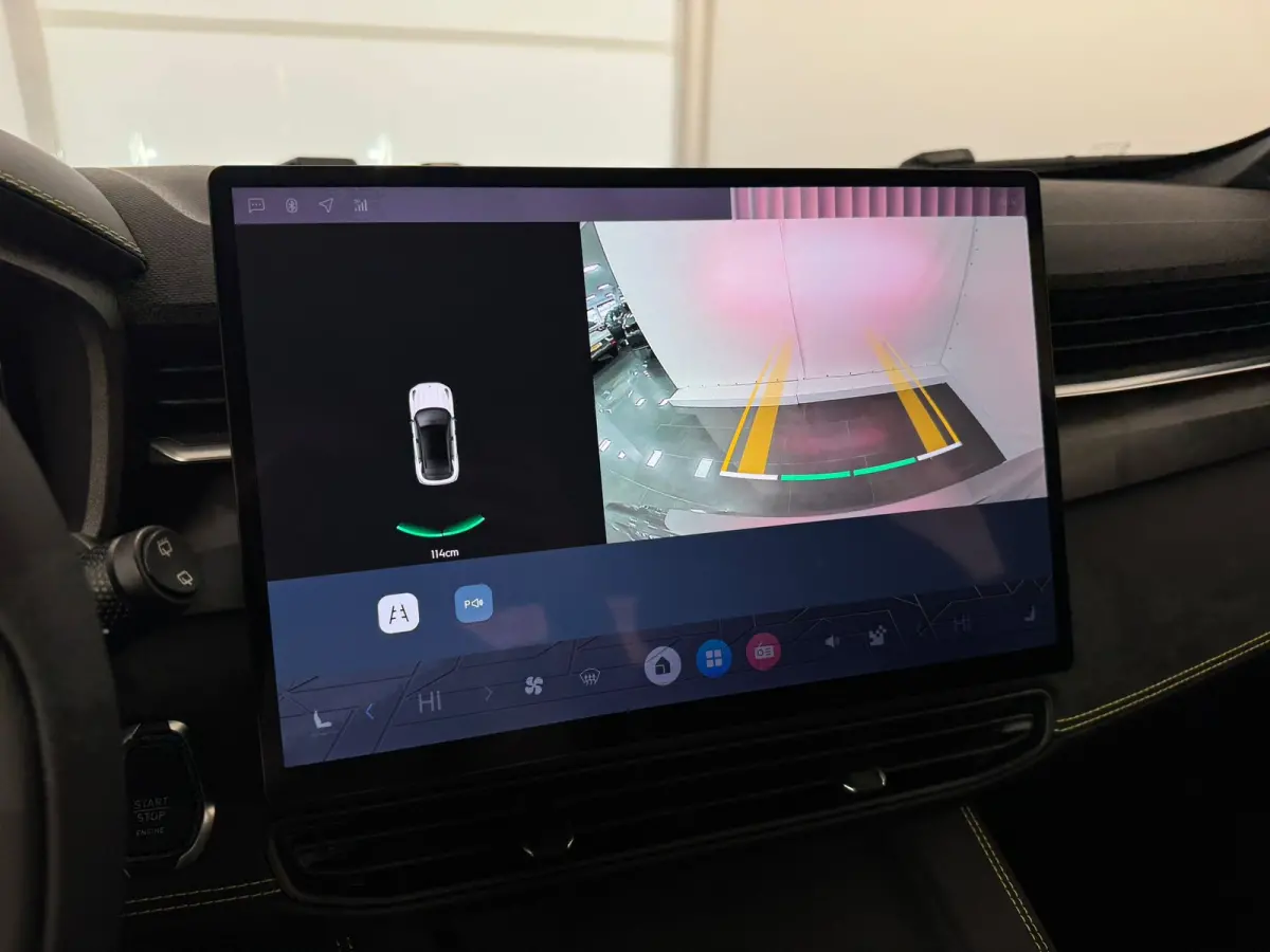 Core | Stoelverwarming | Parkeercamera | Apple Carplay/Android Auto |