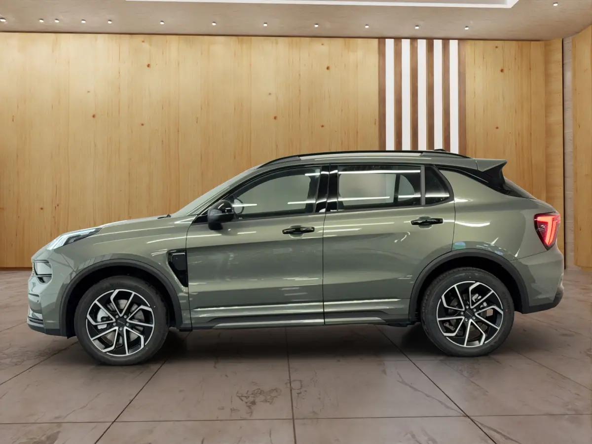 Core | Stoelverwarming | Parkeercamera | Apple Carplay/Android Auto |