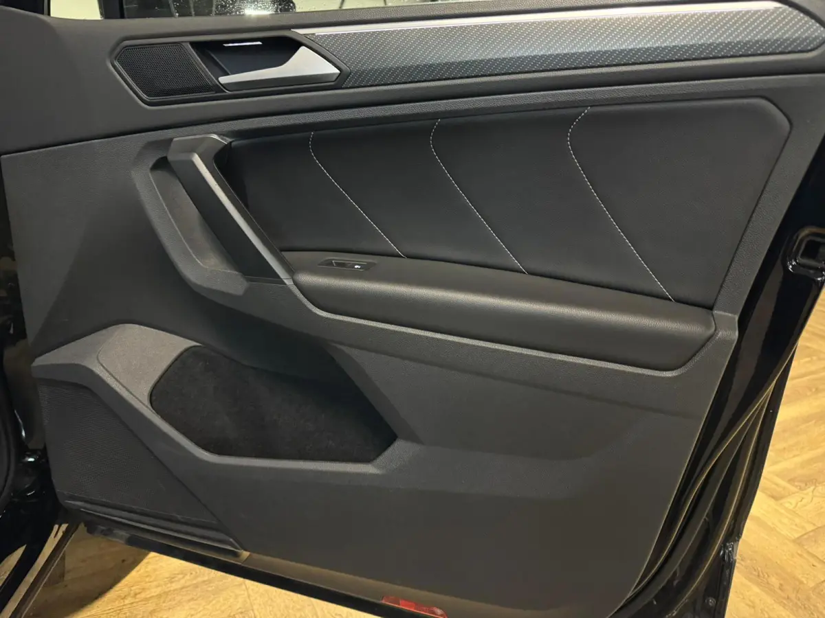 1.5 TSI R-Line PANO KEYLESS CAM
