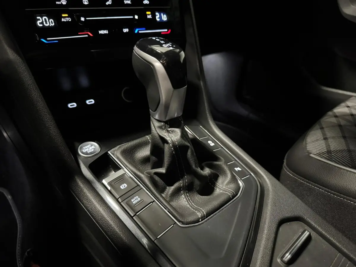 1.5 TSI R-Line PANO KEYLESS CAM