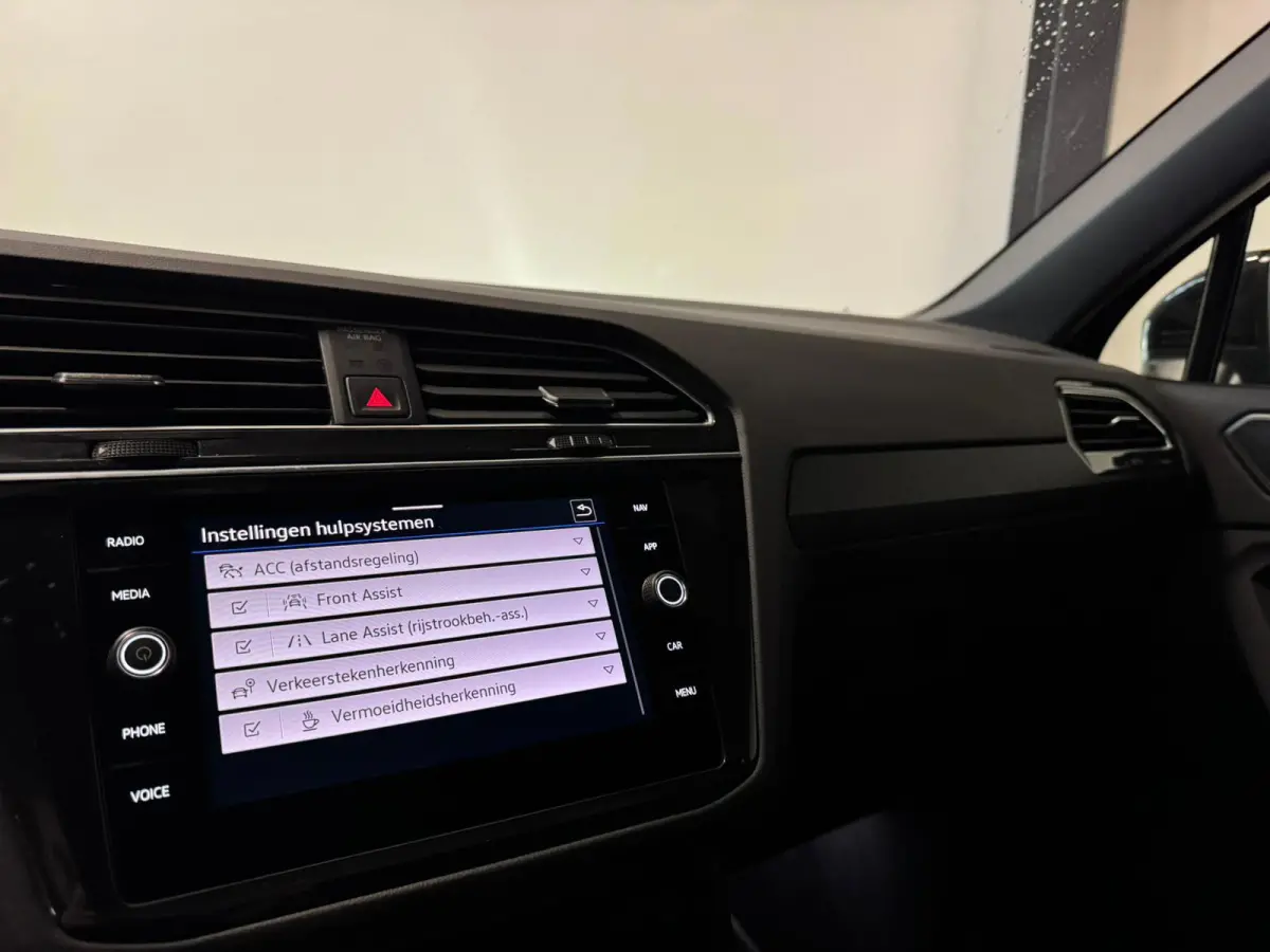 1.5 TSI R-Line PANO KEYLESS CAM