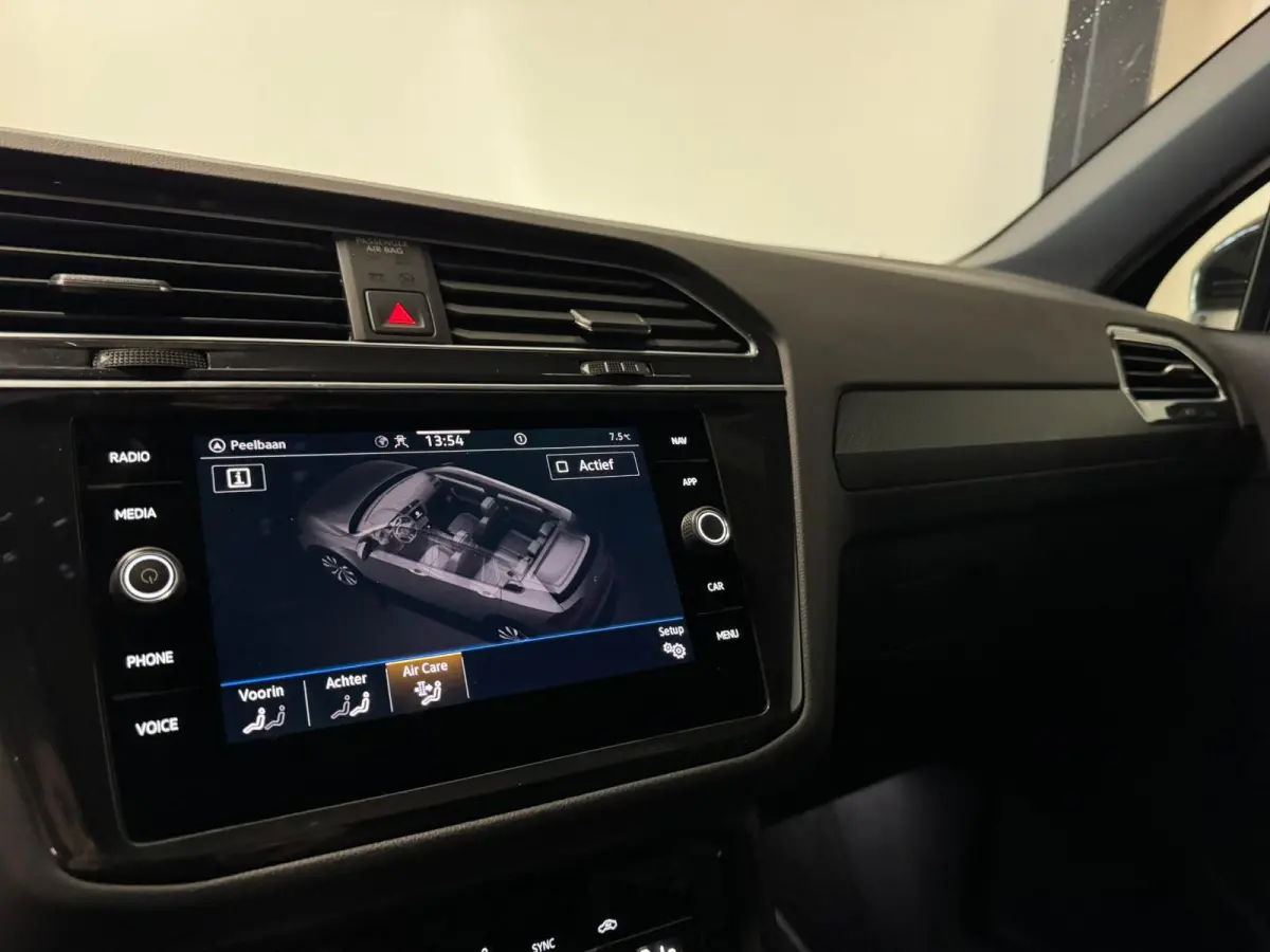 1.5 TSI R-Line PANO KEYLESS CAM