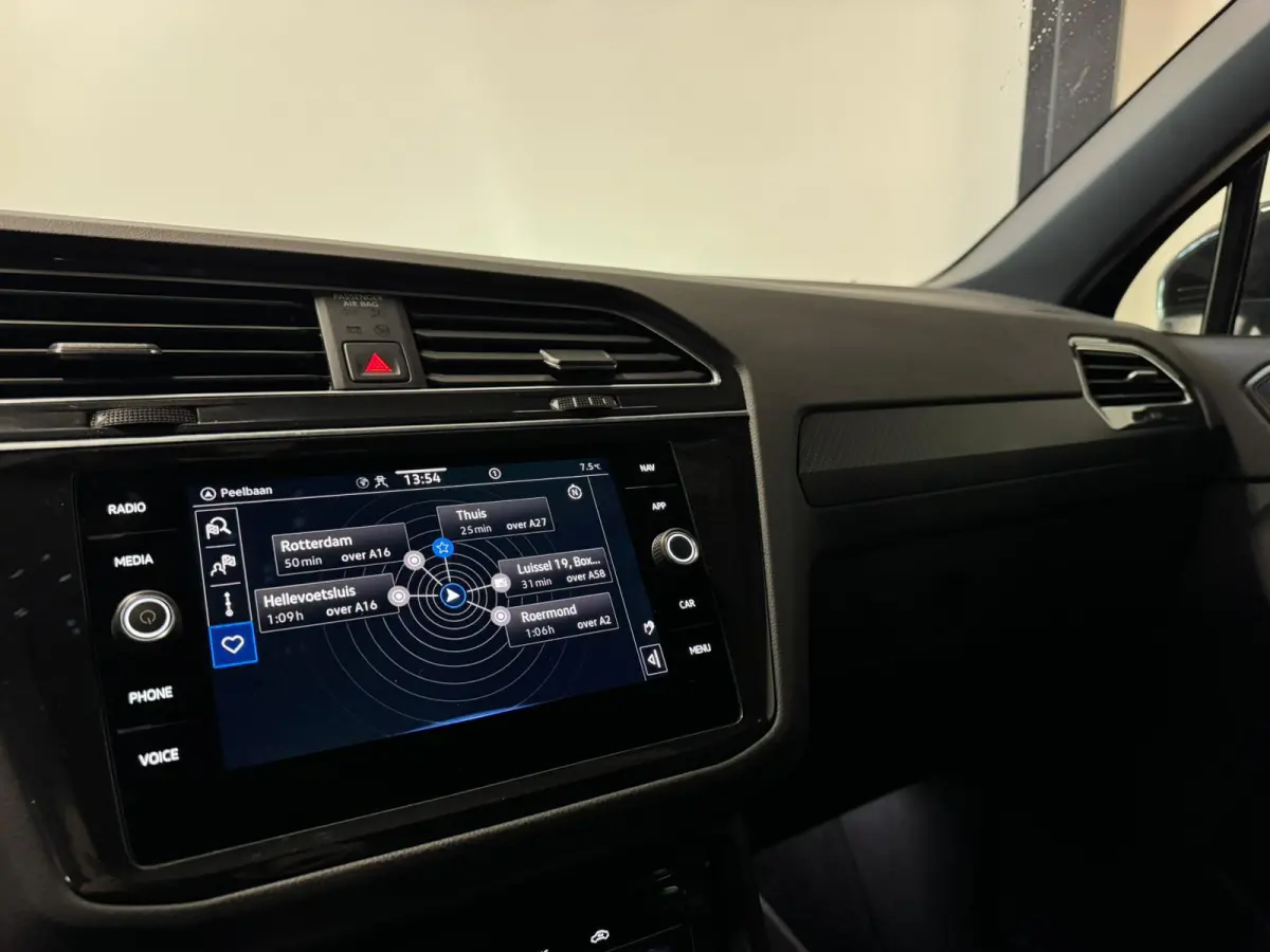 1.5 TSI R-Line PANO KEYLESS CAM