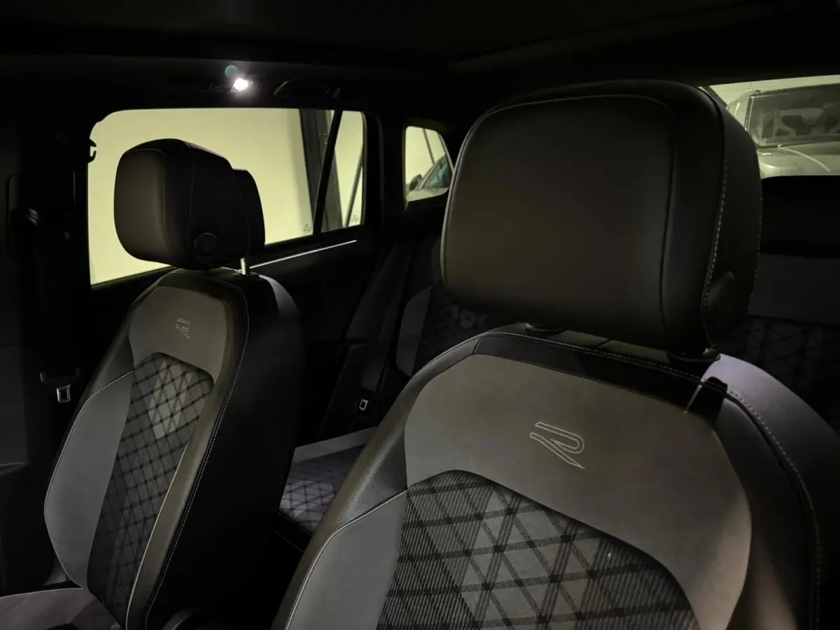 1.5 TSI R-Line PANO KEYLESS CAM
