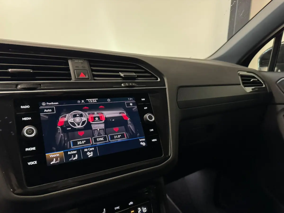 1.5 TSI R-Line PANO KEYLESS CAM