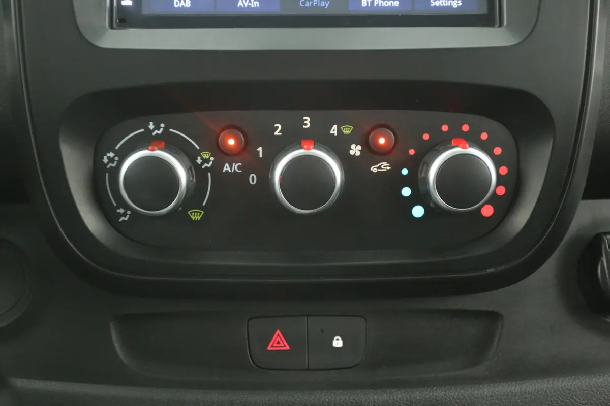 2.0 dCi 145PK L2H1 | Automaat | Airco | Cruise | Camera | 3 Zits | Trekhaak | Stoelverw.