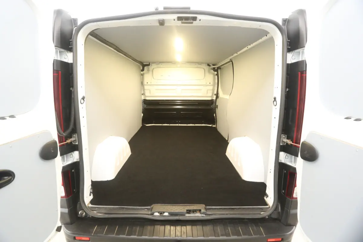 2.0 dCi 145PK L2H1 | Automaat | Airco | Cruise | Camera | 3 Zits | Trekhaak | Stoelverw.