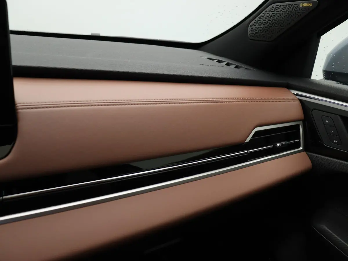 2.4 PHEV Instyle+ | Bruin lederen bekleding | Yamaha audio | Panoramadak | Stoelmassage |