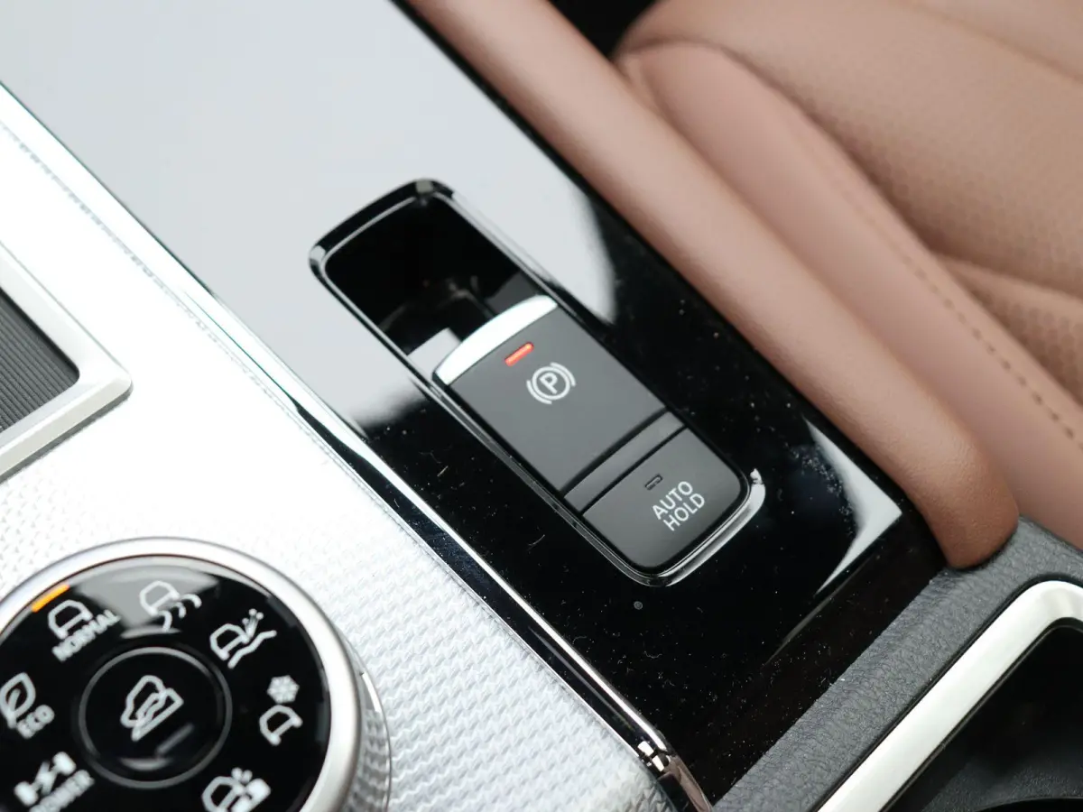 2.4 PHEV Instyle+ | Bruin lederen bekleding | Yamaha audio | Panoramadak | Stoelmassage |