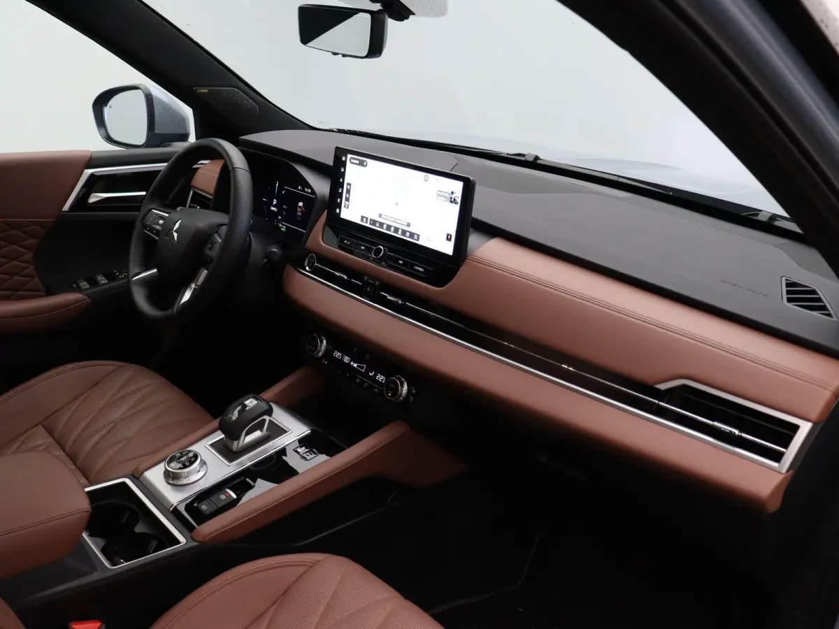 2.4 PHEV Instyle+ | Bruin lederen bekleding | Yamaha audio | Panoramadak | Stoelmassage |