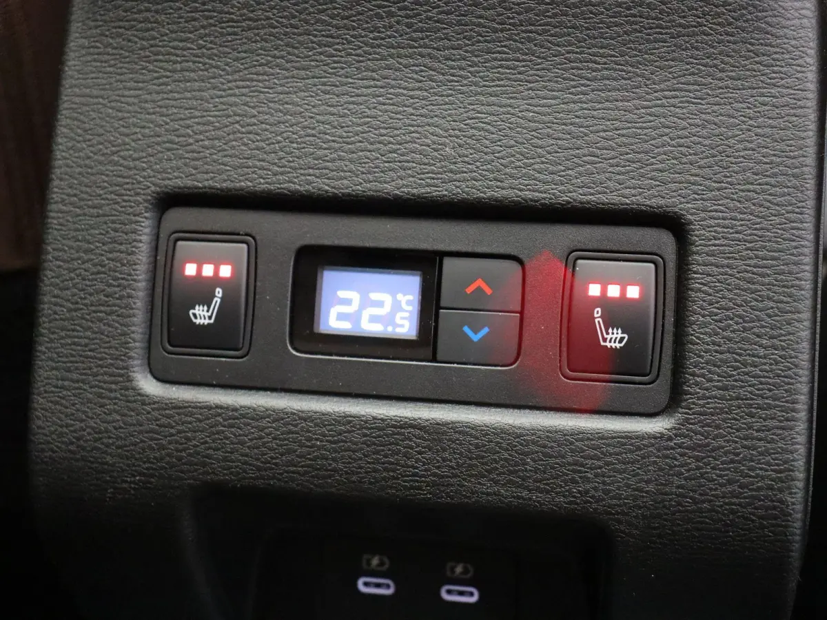 2.4 PHEV Instyle+ | Bruin lederen bekleding | Yamaha audio | Panoramadak | Stoelmassage |