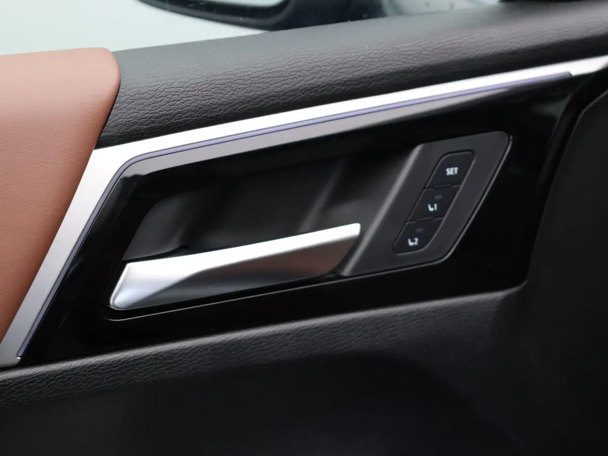 2.4 PHEV Instyle+ | Bruin lederen bekleding | Yamaha audio | Panoramadak | Stoelmassage |