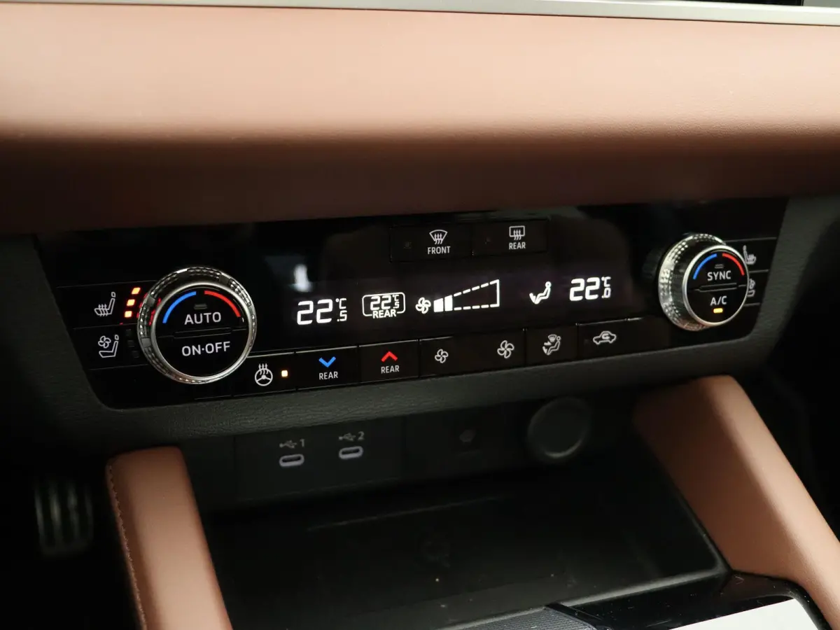 2.4 PHEV Instyle+ | Bruin lederen bekleding | Yamaha audio | Panoramadak | Stoelmassage |