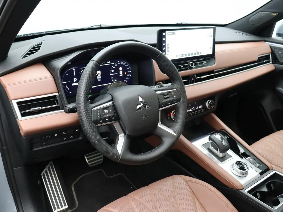 2.4 PHEV Instyle+ | Bruin lederen bekleding | Yamaha audio | Panoramadak | Stoelmassage |