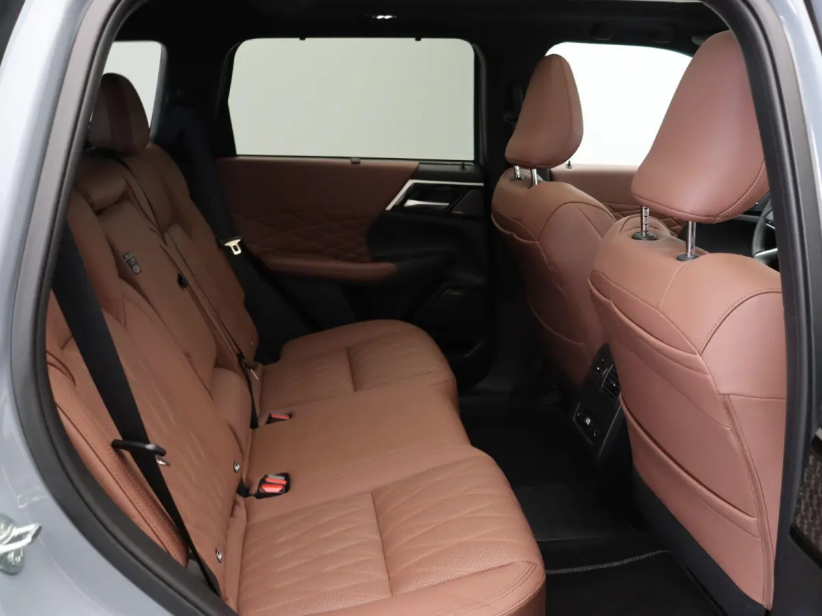 2.4 PHEV Instyle+ | Bruin lederen bekleding | Yamaha audio | Panoramadak | Stoelmassage |