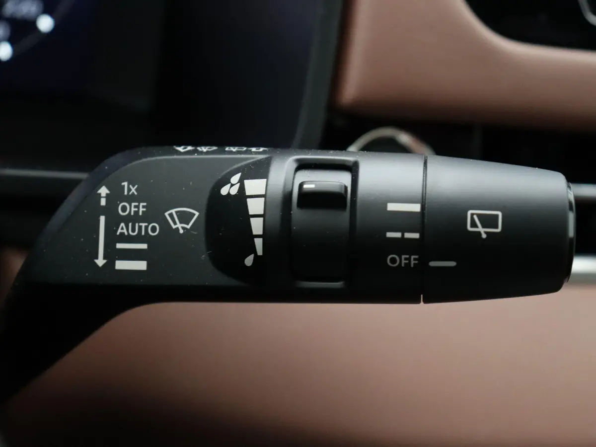 2.4 PHEV Instyle+ | Bruin lederen bekleding | Yamaha audio | Panoramadak | Stoelmassage |