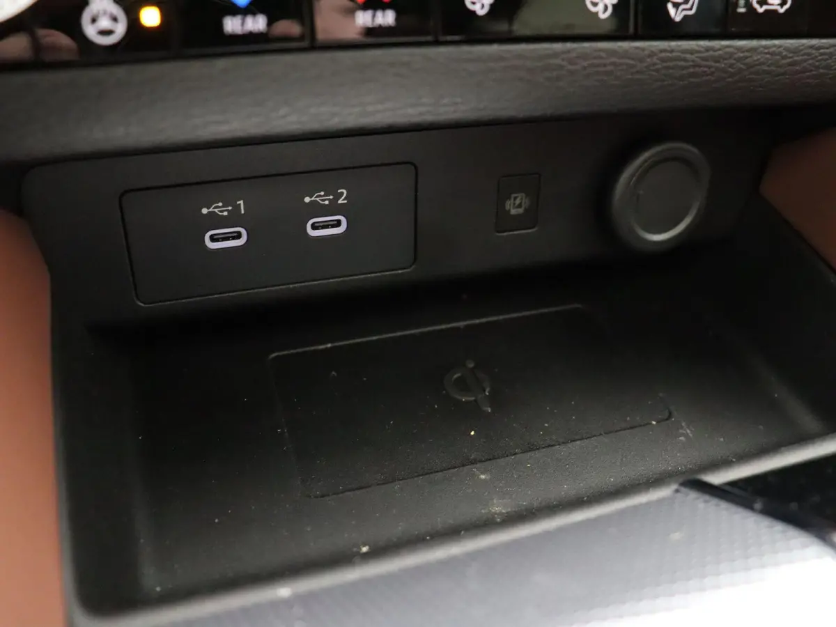 2.4 PHEV Instyle+ | Bruin lederen bekleding | Yamaha audio | Panoramadak | Stoelmassage |