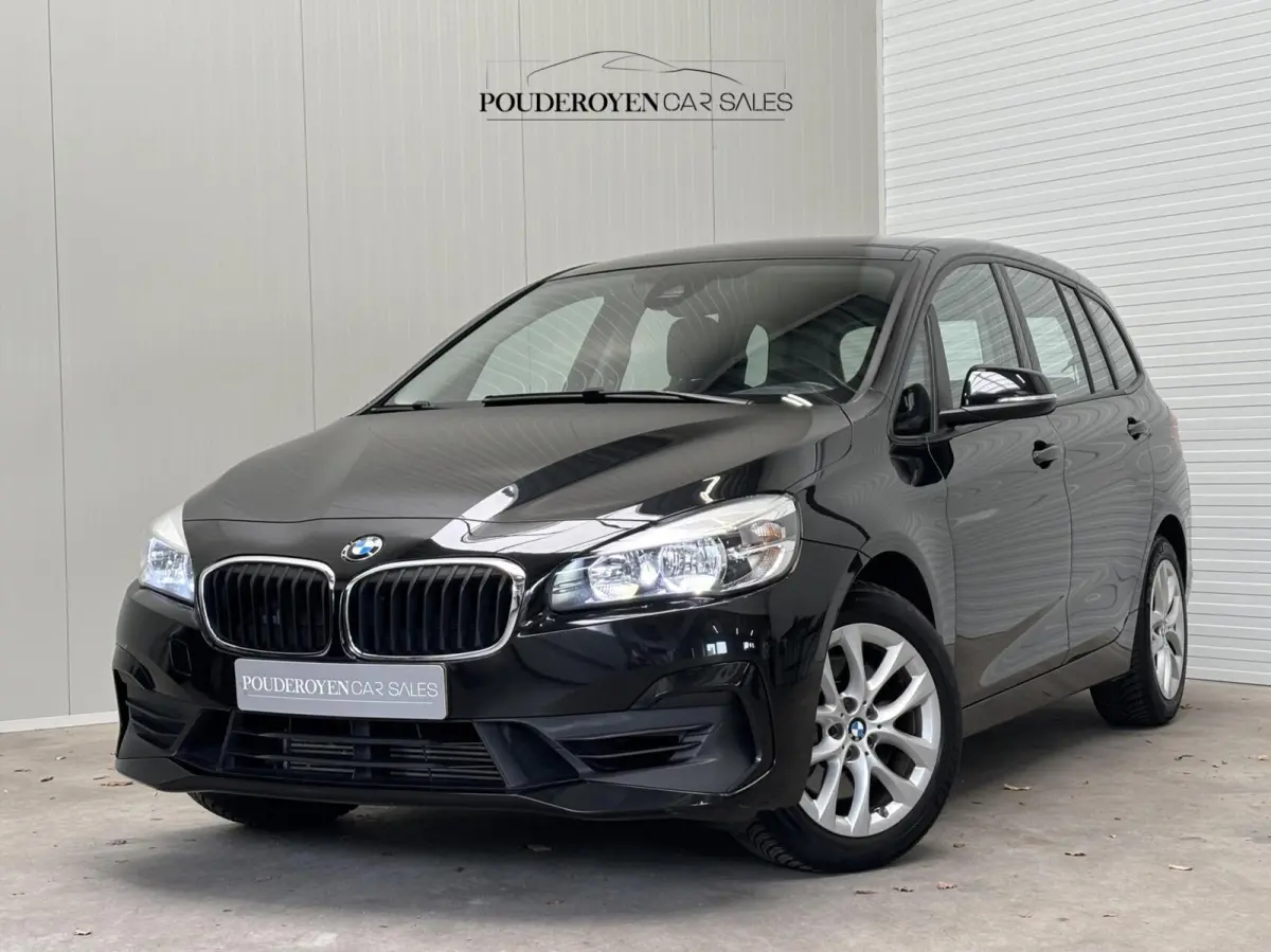 220i 192PK / Automaat / NL Auto / Leder / 4 Seizoensbanden / Goed onderhouden!