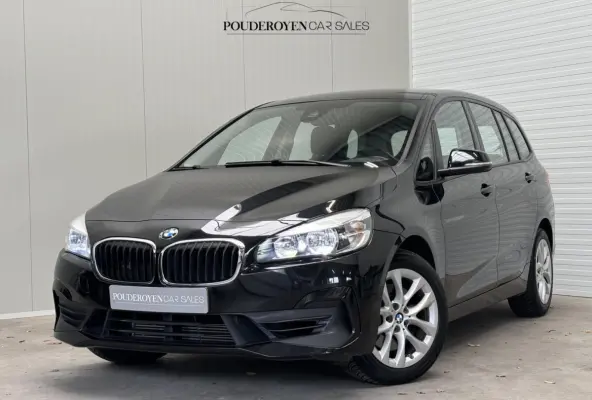 220i 192PK / Automaat / NL Auto / Leder / 4 Seizoensbanden / Goed onderhouden!