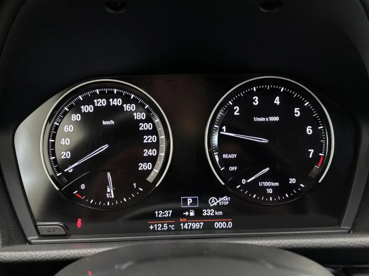 220i 192PK / Automaat / NL Auto / Leder / 4 Seizoensbanden / Goed onderhouden!