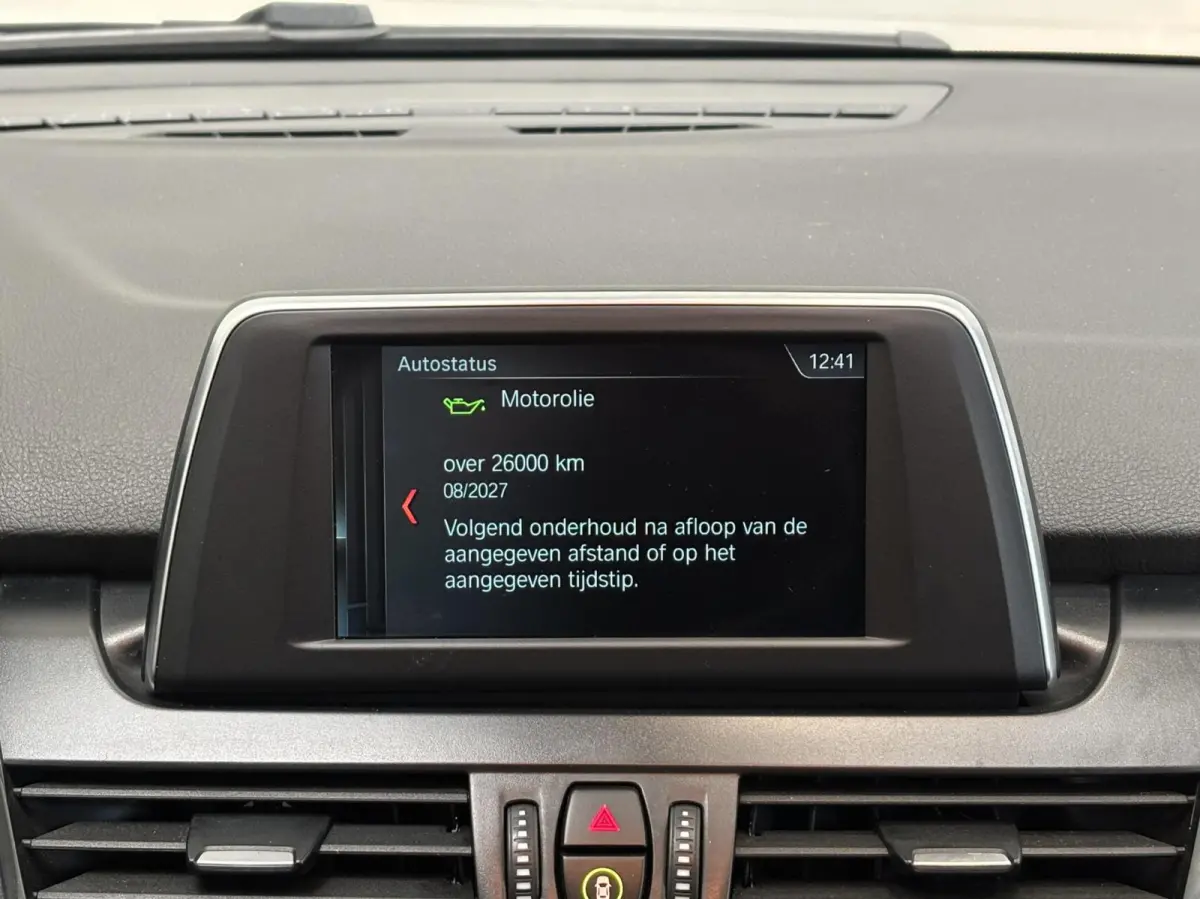 220i 192PK / Automaat / NL Auto / Leder / 4 Seizoensbanden / Goed onderhouden!