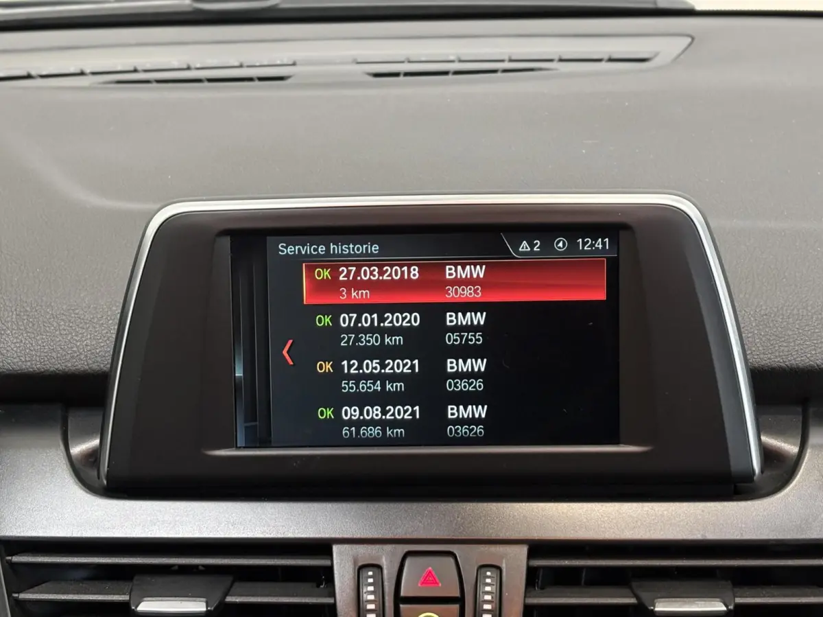220i 192PK / Automaat / NL Auto / Leder / 4 Seizoensbanden / Goed onderhouden!