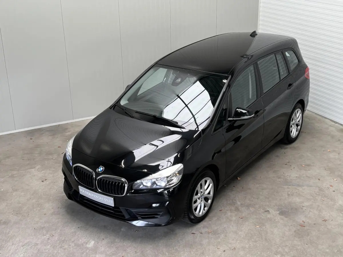 220i 192PK / Automaat / NL Auto / Leder / 4 Seizoensbanden / Goed onderhouden!
