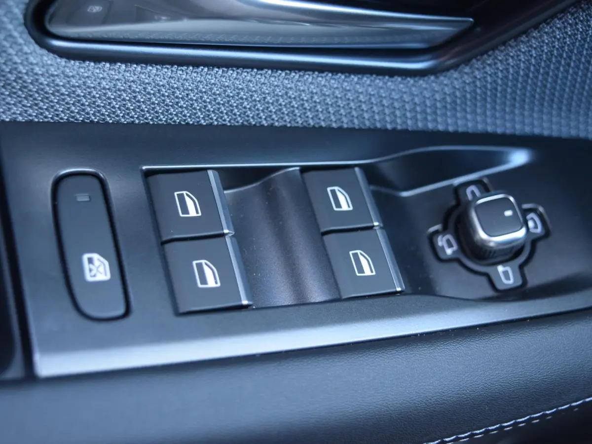 1.2 Turbo Hybrid Business Edition | UIT VOORRAAD LEVERBAAR | SCHUIF- KANTELDAK |