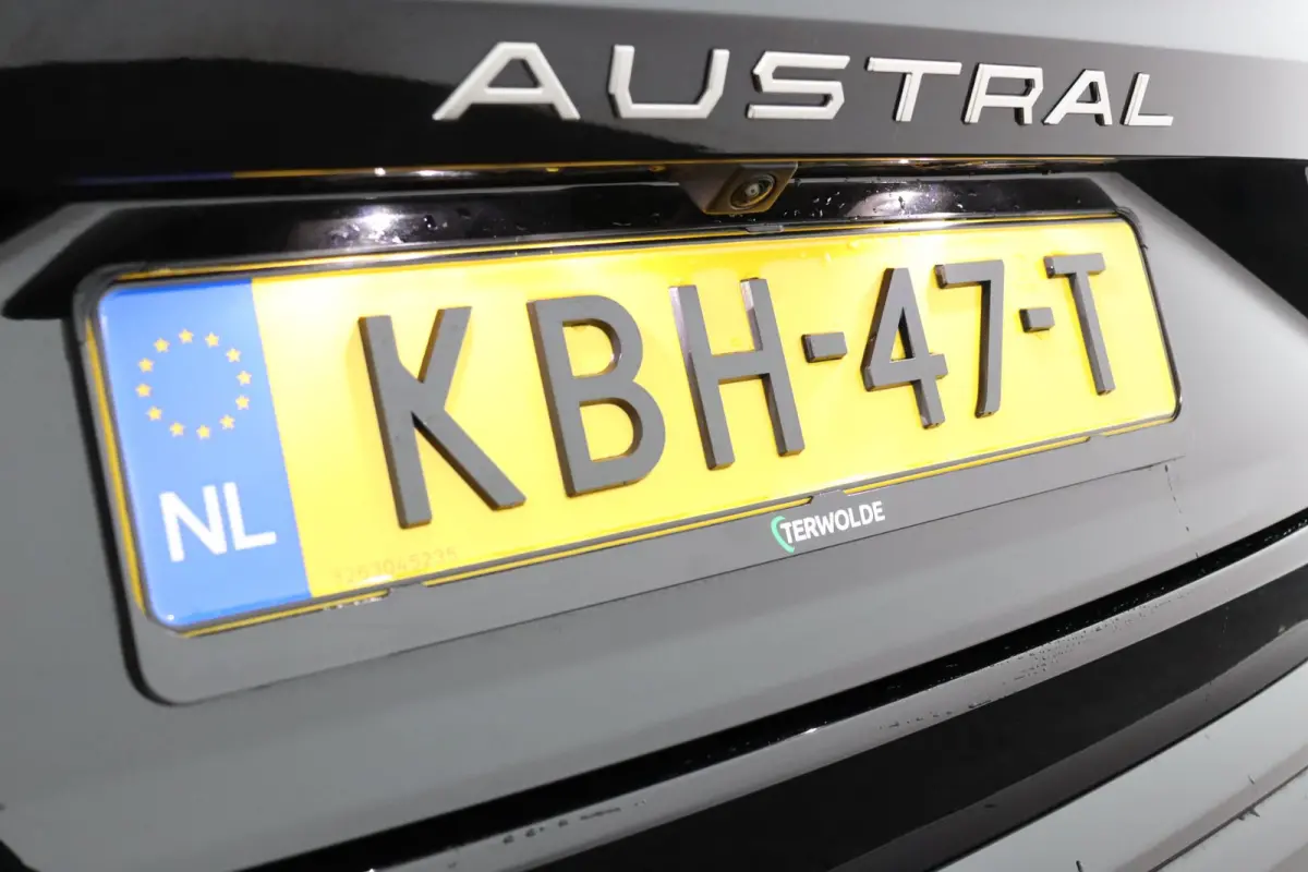 techno full hybrid E-Tech 200 | Trekhaak | Parkeercamera | Adapt. Cruise | Google Navigatie |