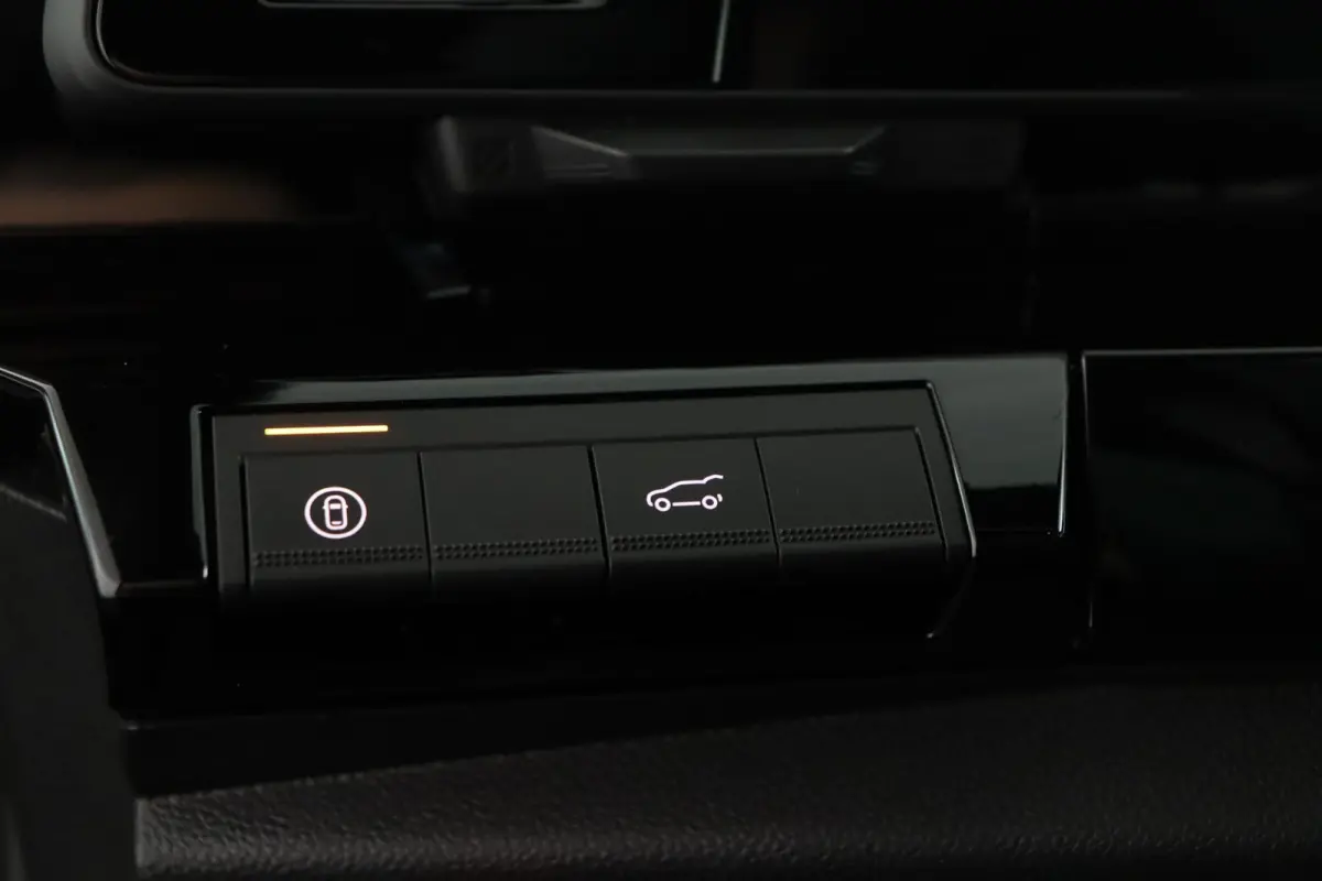 techno full hybrid E-Tech 200 | Trekhaak | Parkeercamera | Adapt. Cruise | Google Navigatie |