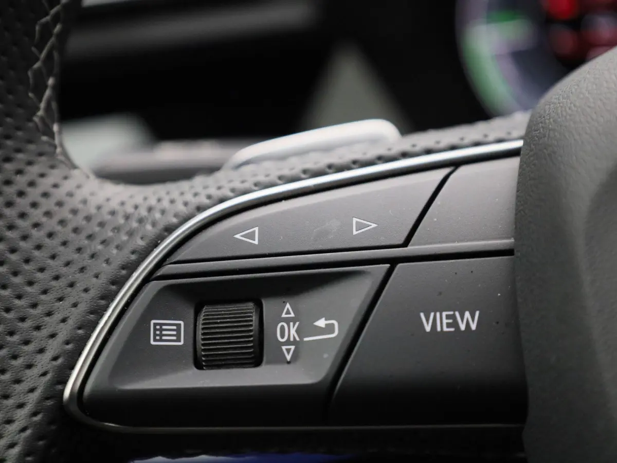 40 TFSI e Advanced edition l Adaptive cruise control l Climate control l Achteruitrijcamera l Navigatie l Stoelverwarming l Trekhaak l Dodehoekdetectie l Ledkoplampen l Sonos premium 3D l Li