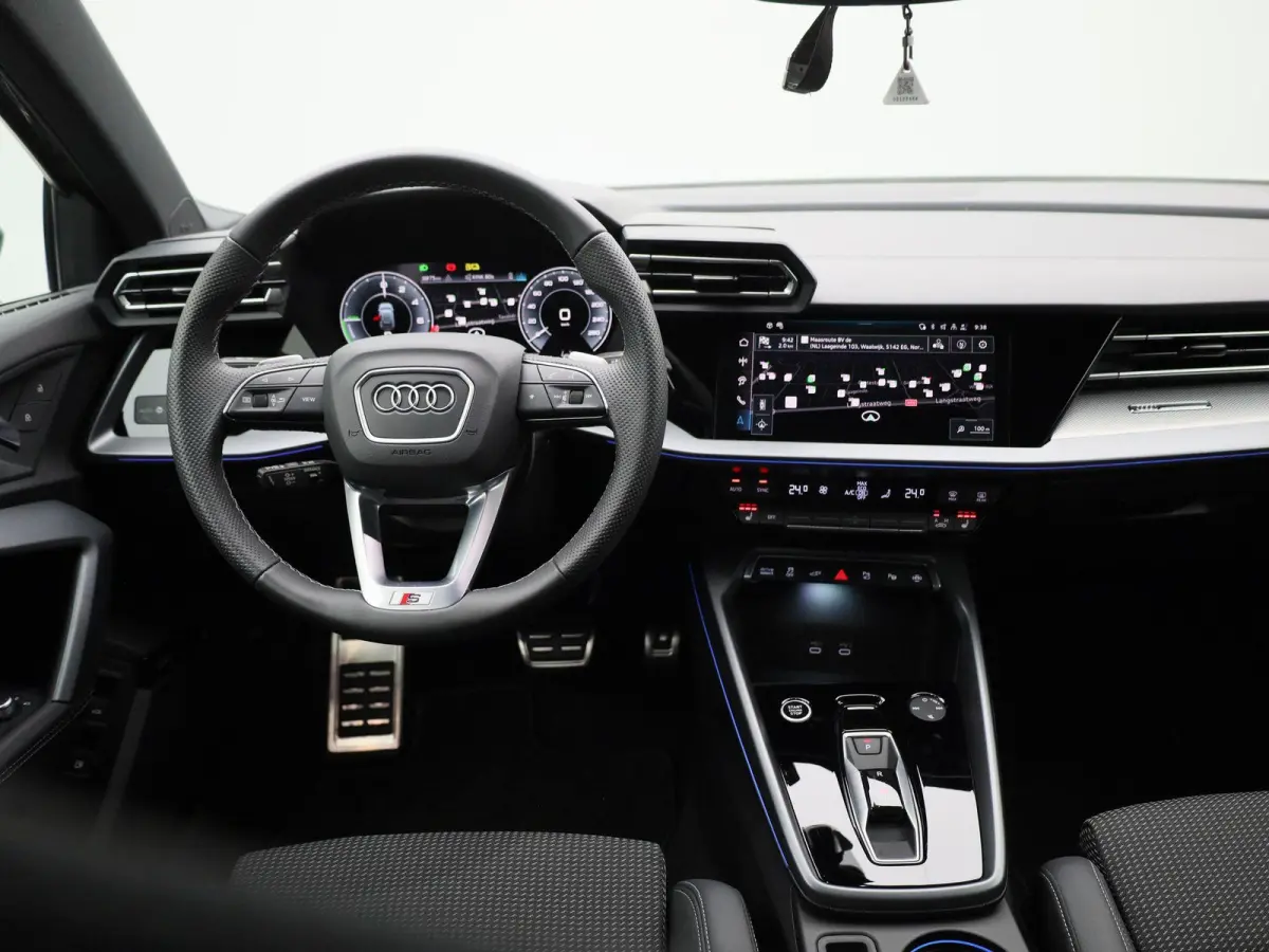 40 TFSI e Advanced edition l Adaptive cruise control l Climate control l Achteruitrijcamera l Navigatie l Stoelverwarming l Trekhaak l Dodehoekdetectie l Ledkoplampen l Sonos premium 3D l Li