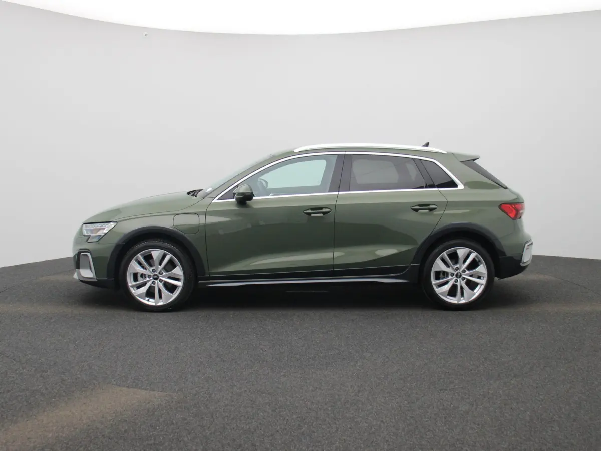 40 TFSI e Advanced edition l Adaptive cruise control l Climate control l Achteruitrijcamera l Navigatie l Stoelverwarming l Trekhaak l Dodehoekdetectie l Ledkoplampen l Sonos premium 3D l Li