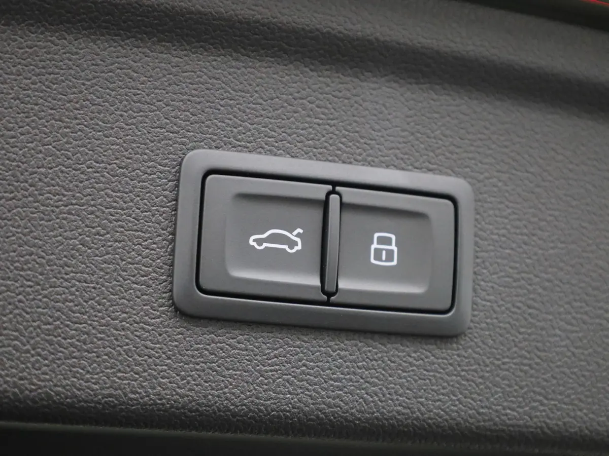 40 TFSI e Advanced edition l Adaptive cruise control l Climate control l Achteruitrijcamera l Navigatie l Stoelverwarming l Trekhaak l Dodehoekdetectie l Ledkoplampen l Sonos premium 3D l Li