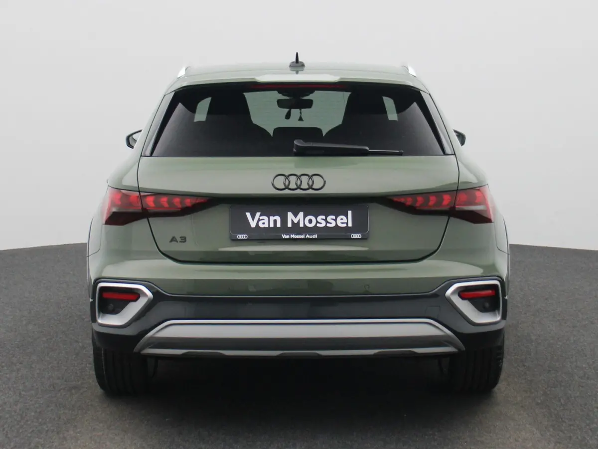 40 TFSI e Advanced edition l Adaptive cruise control l Climate control l Achteruitrijcamera l Navigatie l Stoelverwarming l Trekhaak l Dodehoekdetectie l Ledkoplampen l Sonos premium 3D l Li