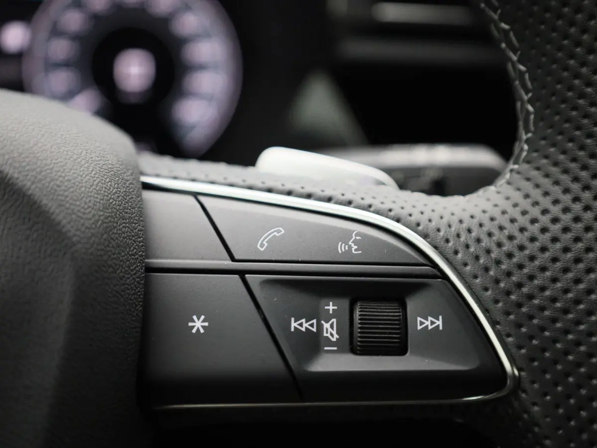 40 TFSI e Advanced edition l Adaptive cruise control l Climate control l Achteruitrijcamera l Navigatie l Stoelverwarming l Trekhaak l Dodehoekdetectie l Ledkoplampen l Sonos premium 3D l Li